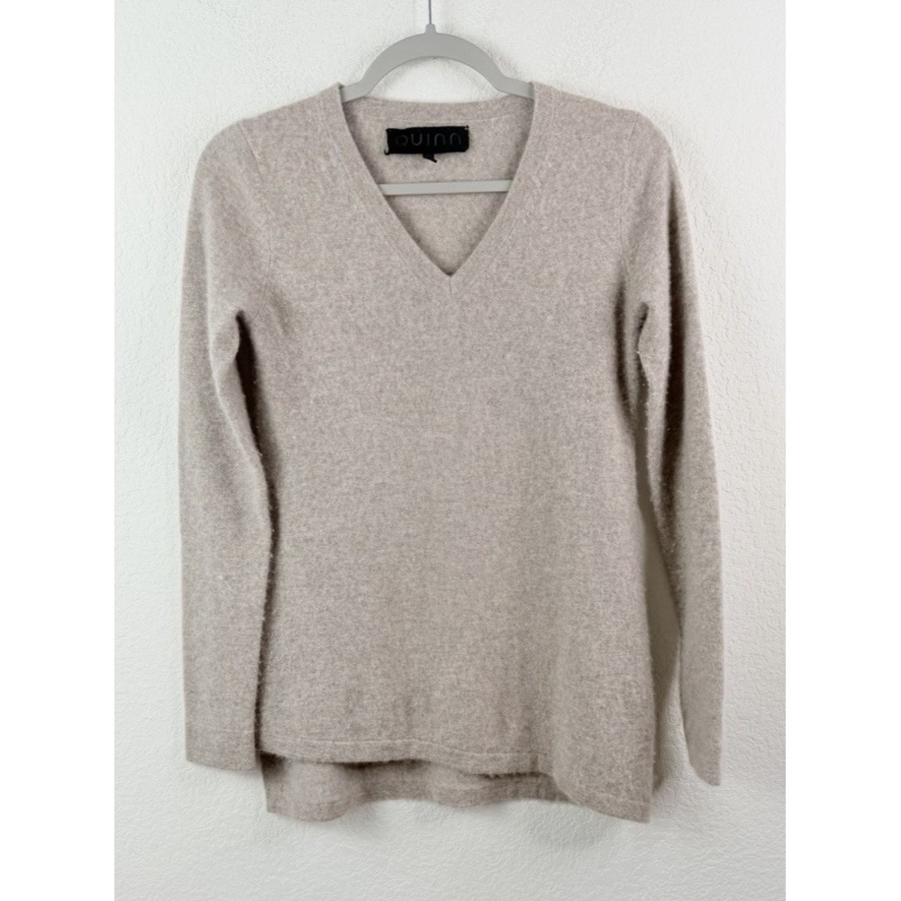 Quinn 100% Cashmere Sweater Pullover XS Taupe Beige V Neck Quiet Luxury Neutral